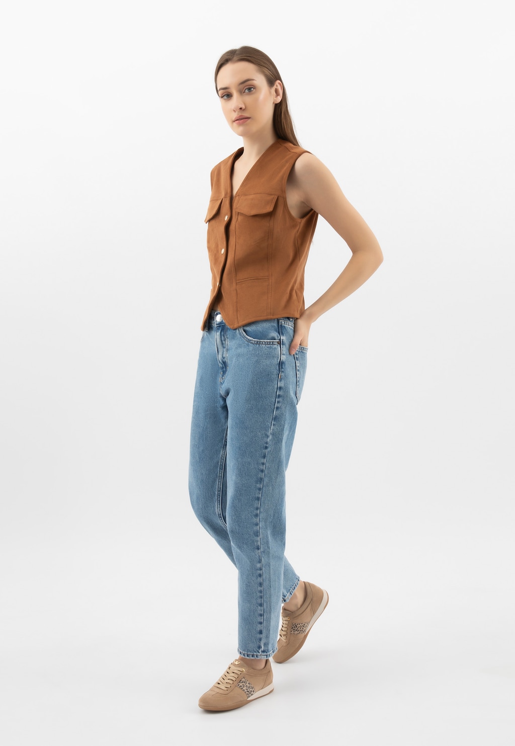 Béžové dámske poltopánky s bodkovanou vsadkou 46343-74 Widok 9