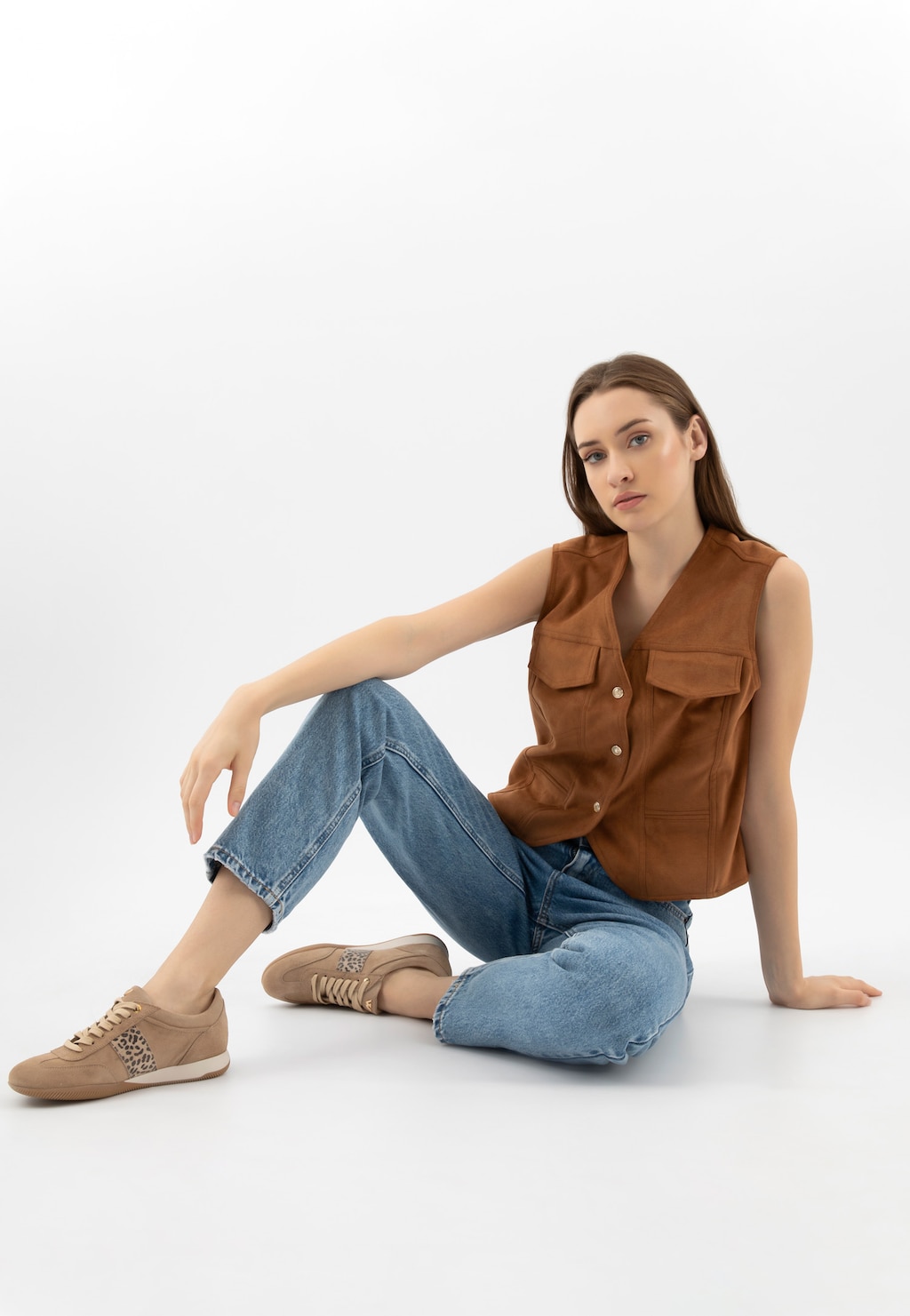 Béžové dámske poltopánky s bodkovanou vsadkou 46343-74 Widok 1