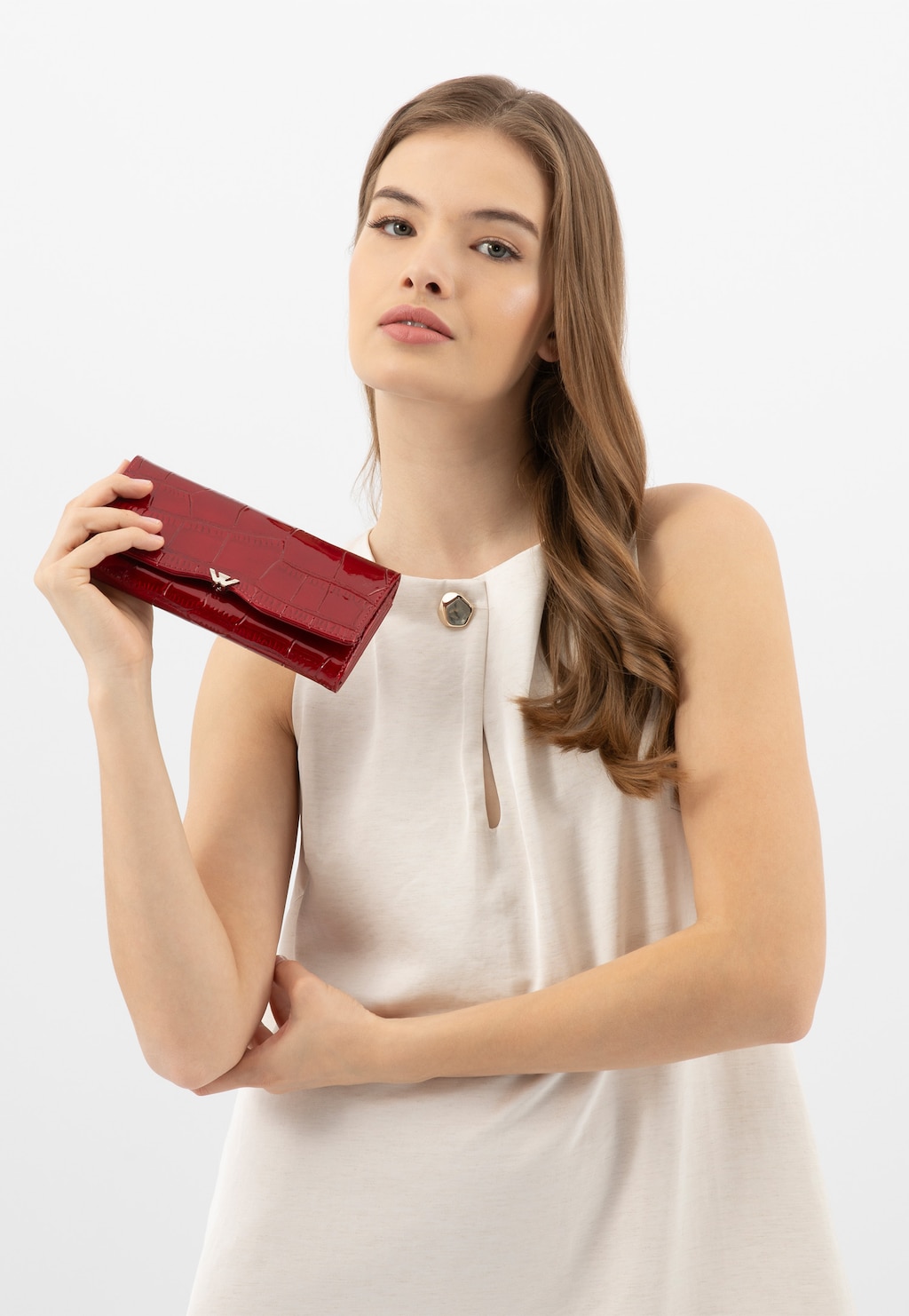 Veľká červená peňaženka z lakovanej kože s jemným metalickým leskom 91074-35 Widok 1