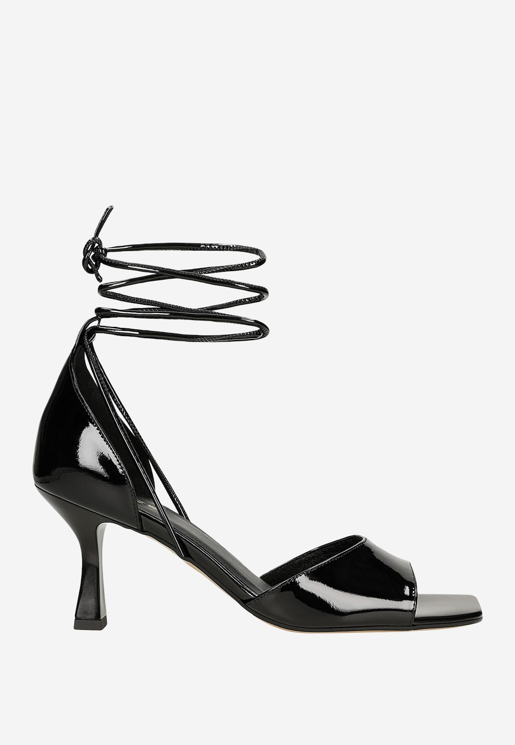 Czarne lakierowane sandały na niskiej szpilce z wiązaniem wokół kostki 76201-31 Widok 2