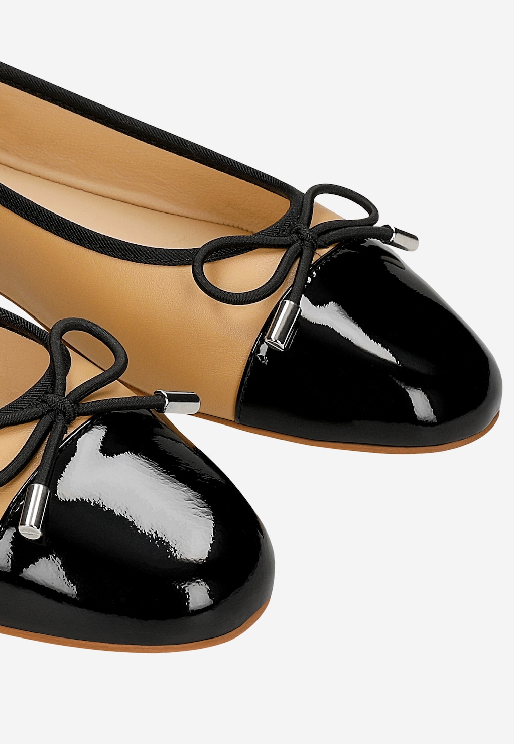 Kožené béžové dámské balerínky s černou lakovanou špičkou 44035-74 Widok 7