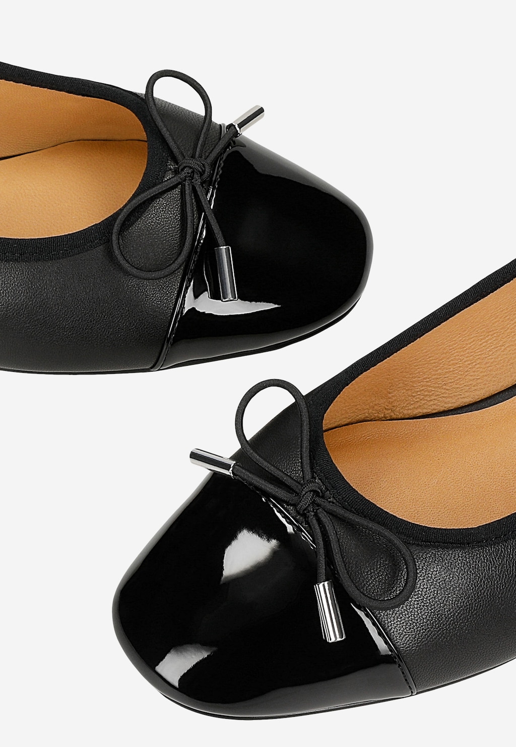 Eleganckie baleriny na obcasie z błyszczącym noskiem 44065-71 Widok 6