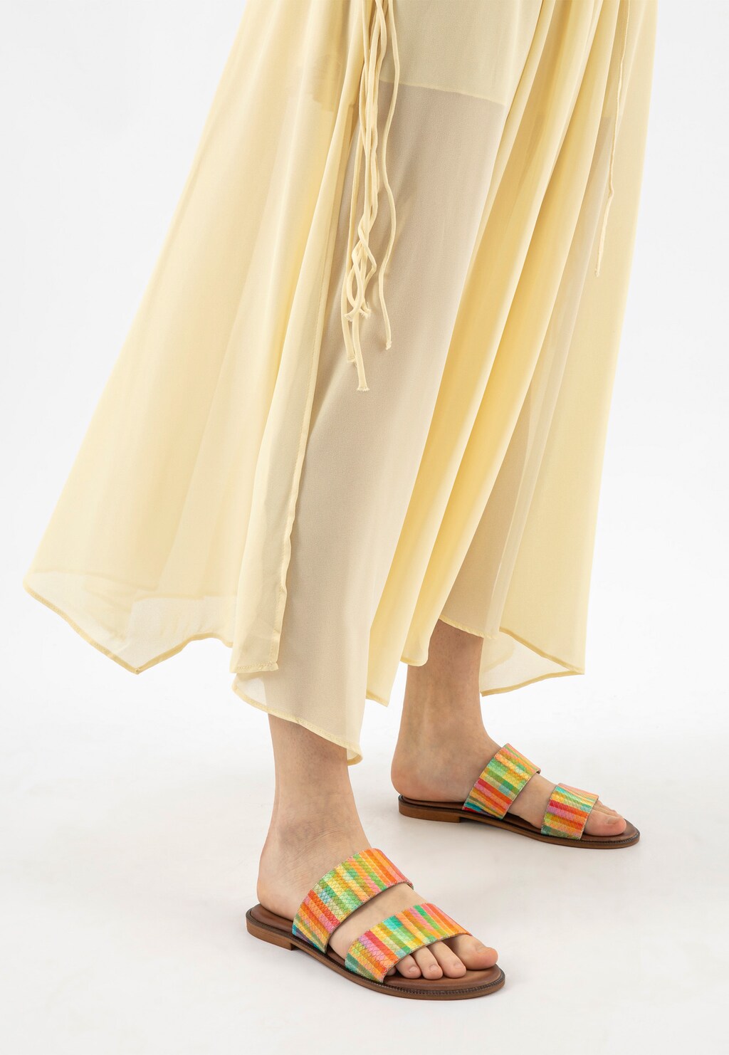 Kolorowe skórzane klapki damskie 74140-50 Widok 8