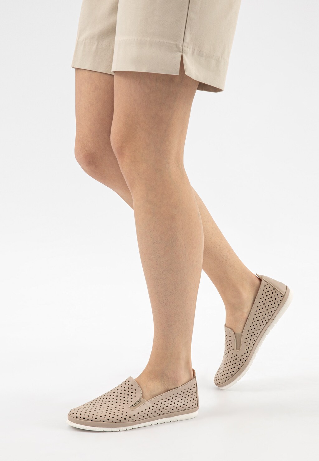 Beżowe skórzane loafersy z ażurowaniem 46102-54 Widok 7