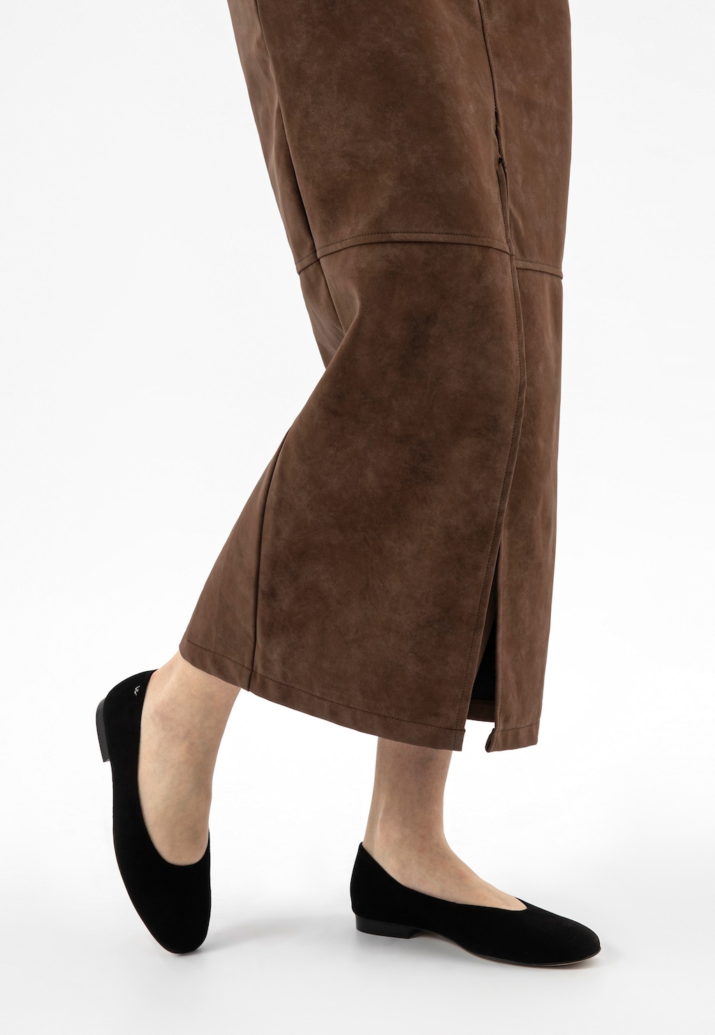 Čierne klasické dámske balerínky zo semišu 44003-61 Widok 7