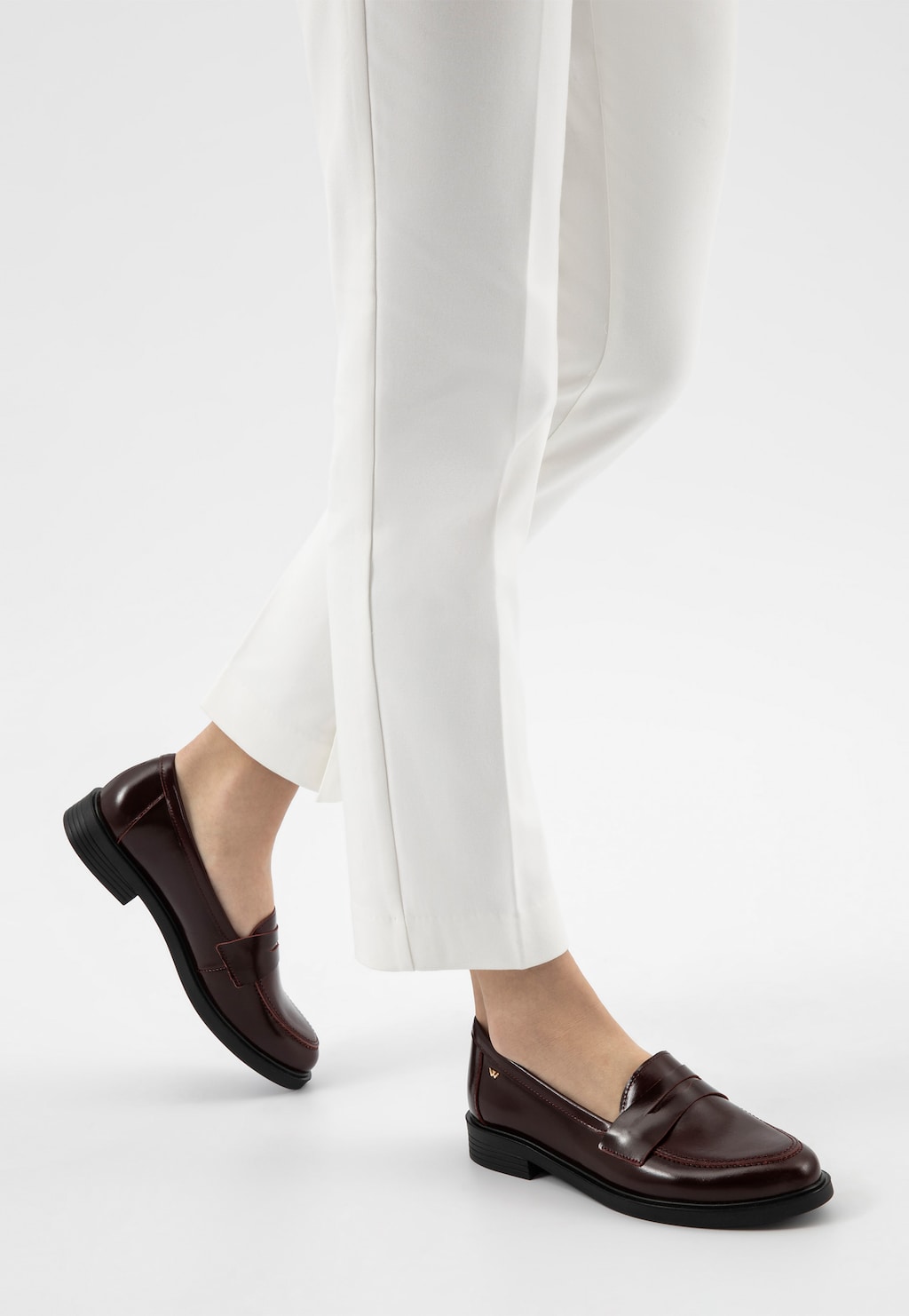 Bordowe skórzane mokasyny damskie z linii Comfort 46222-55 Widok 7