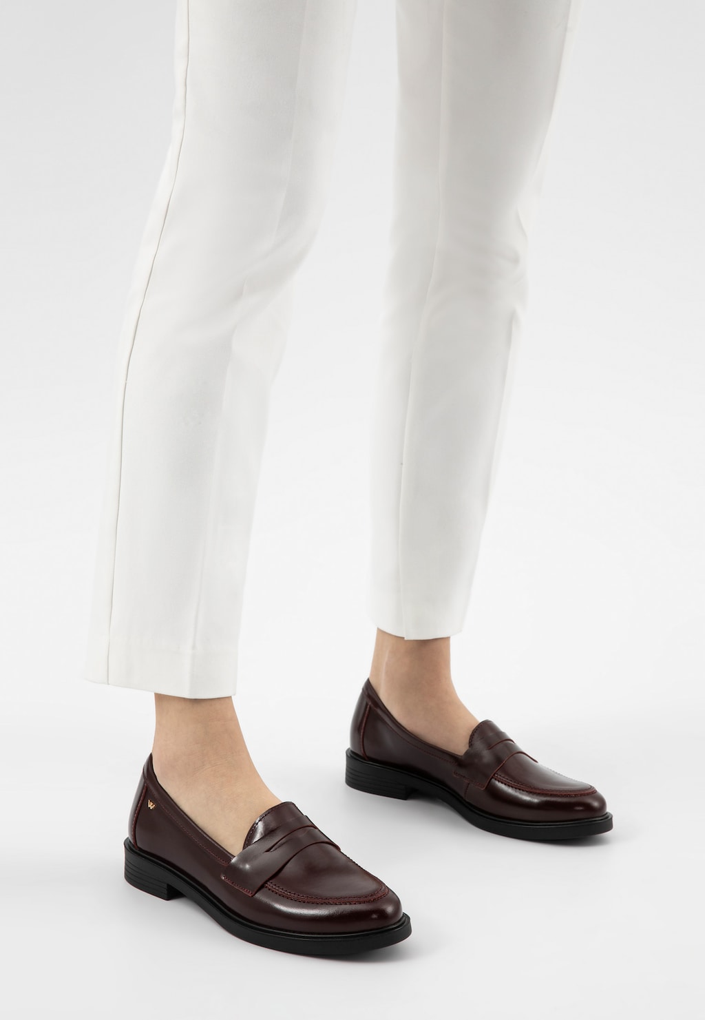 Bordowe skórzane mokasyny damskie z linii Comfort 46222-55 Widok 8