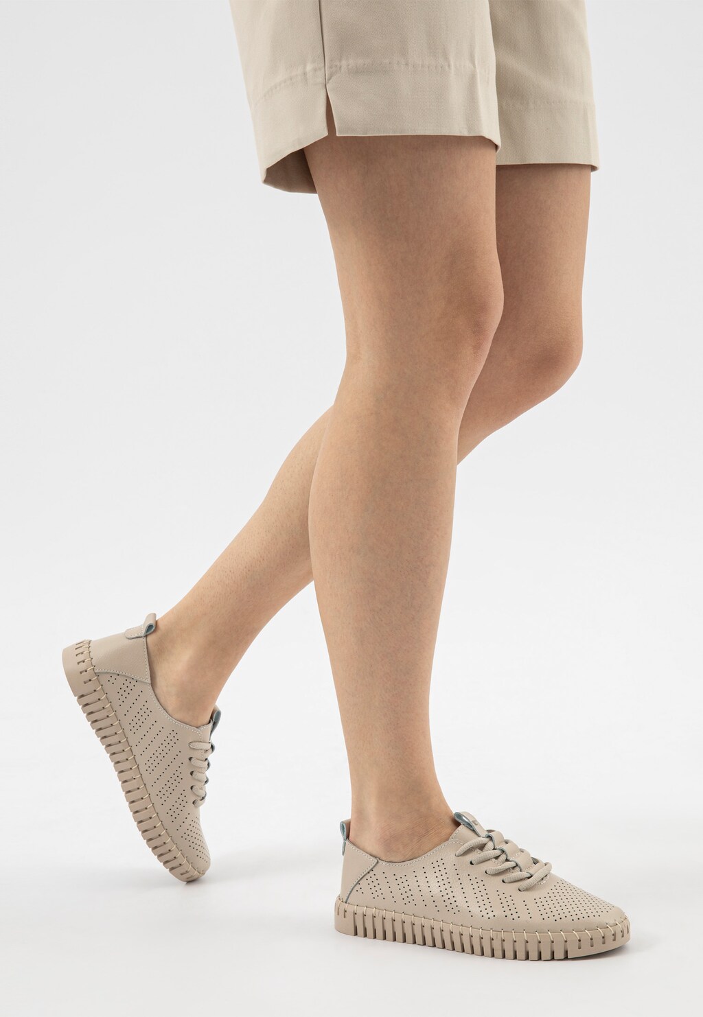 Beżowe trampki Comfort z dziurkowanej skóry 46267-54 Widok 8
