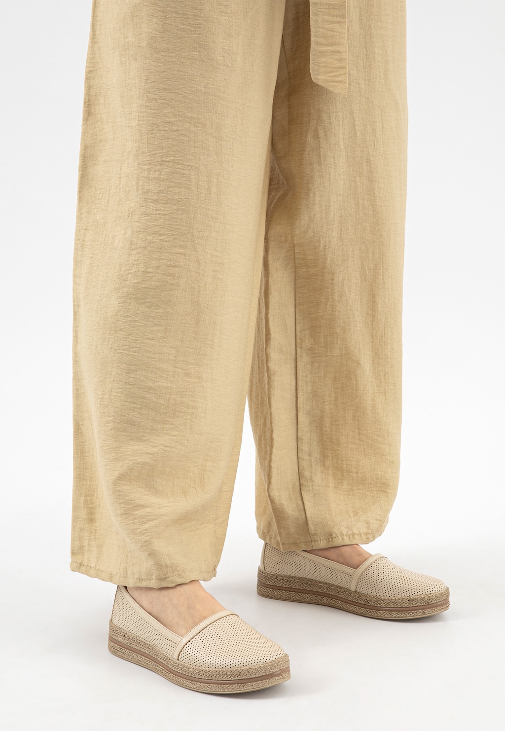 Béžové perforované polobotky ve stylu espadrilek 46336-54 Widok 8