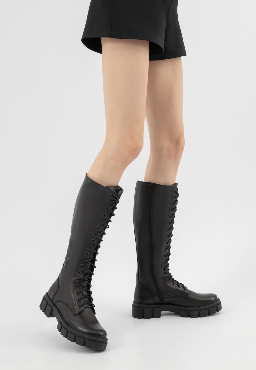 Wysokie sznurowane kozaki damskie na grubej podeszwie 71019-51 Widok 7