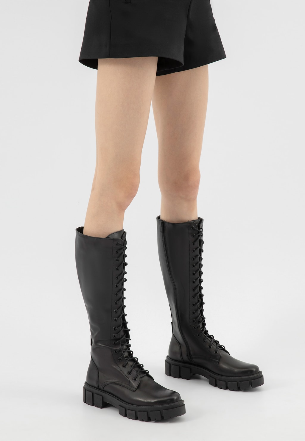 Wysokie sznurowane kozaki damskie na grubej podeszwie 71019-51 Widok 8