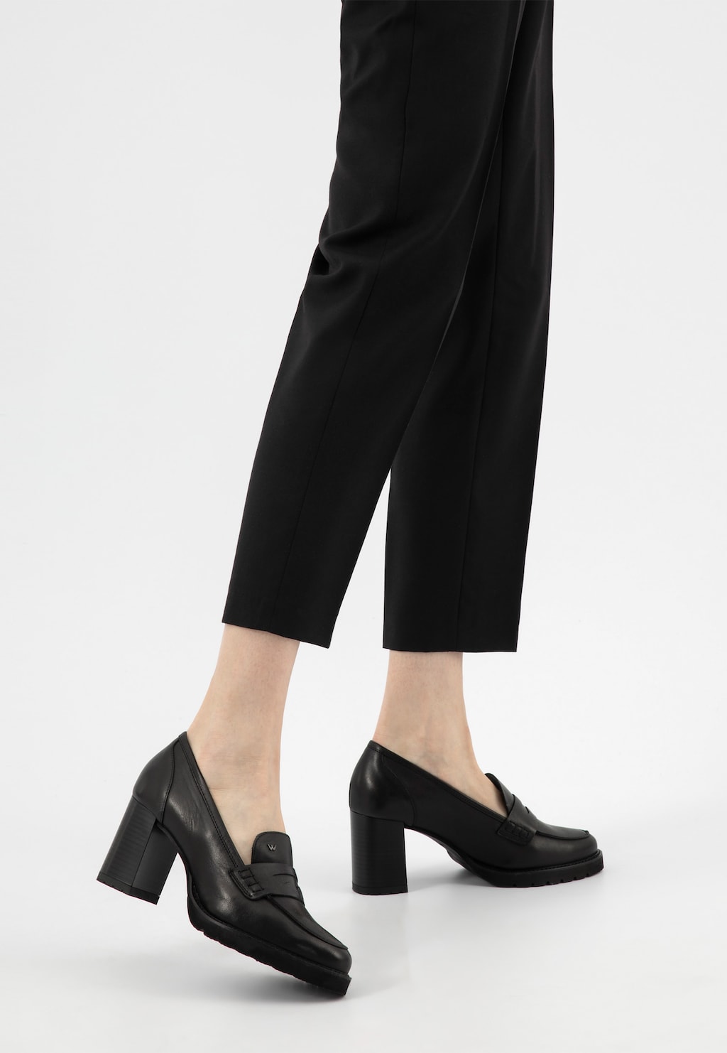 Czarne skórzane mokasyny damskie na słupku 46318-51 Widok 8