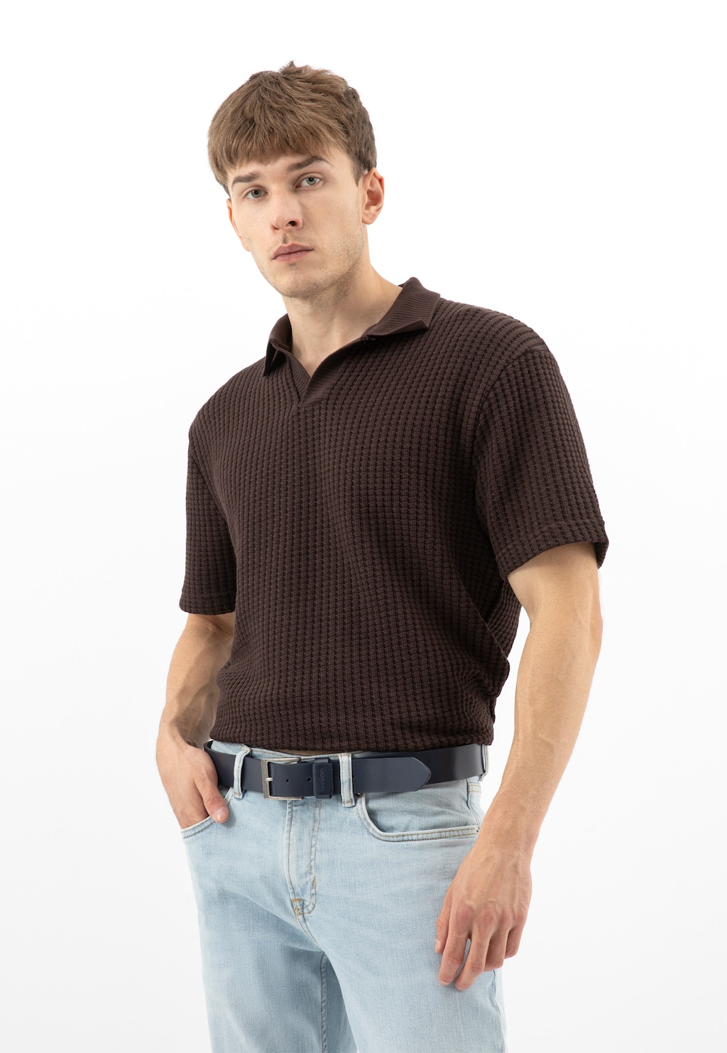 Tmavě modrý kožený pánský pásek se stříbrnou sponou 93078-56 Widok 1