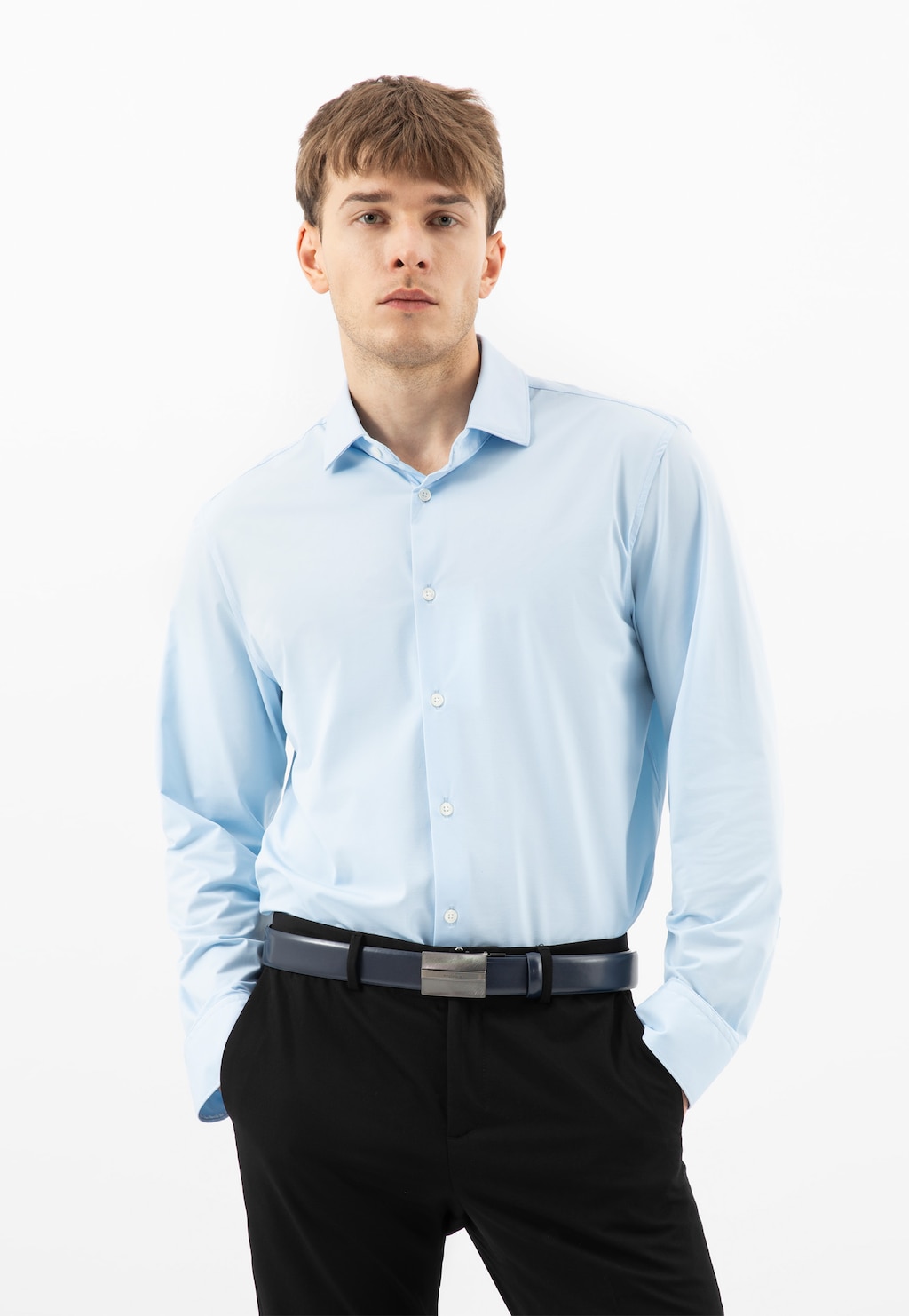 Tmavě modrý kožený pánský opasek s kovovou přezkou 93038-56 Widok 1