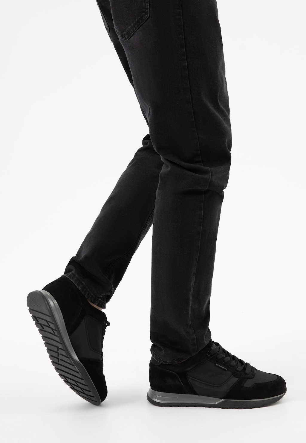 Černé pánské tenisky z kombinovaných materiálů 10243-81 Widok 8