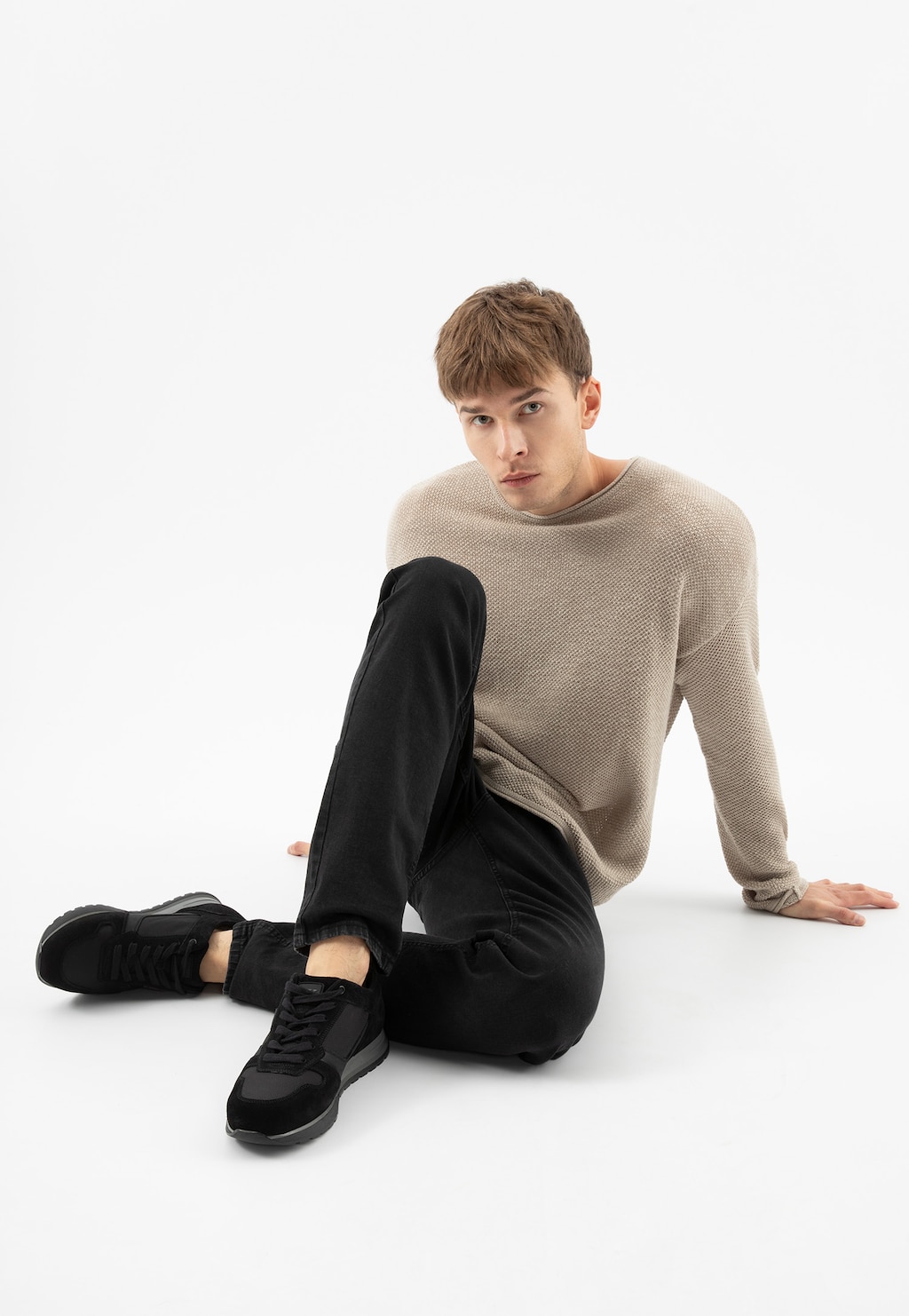 Černé pánské tenisky z kombinovaných materiálů 10243-81 Widok 1