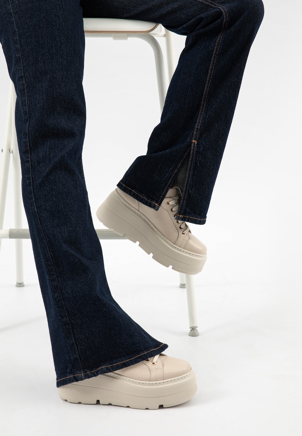 Béžové kožené tenisky na vysoké platformě 46352-54 Widok 7