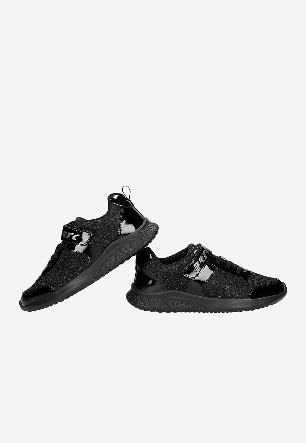 Czarne sneakersy z brokatowym materiałem i lakierowanymi wstawkami BARTEK 87004-10 Widok 6