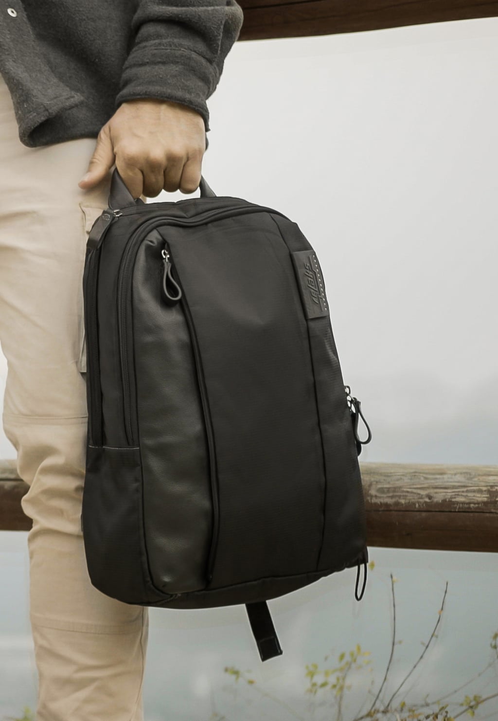 Czarny pojemny plecak RELAKS R90002-81 Widok 1