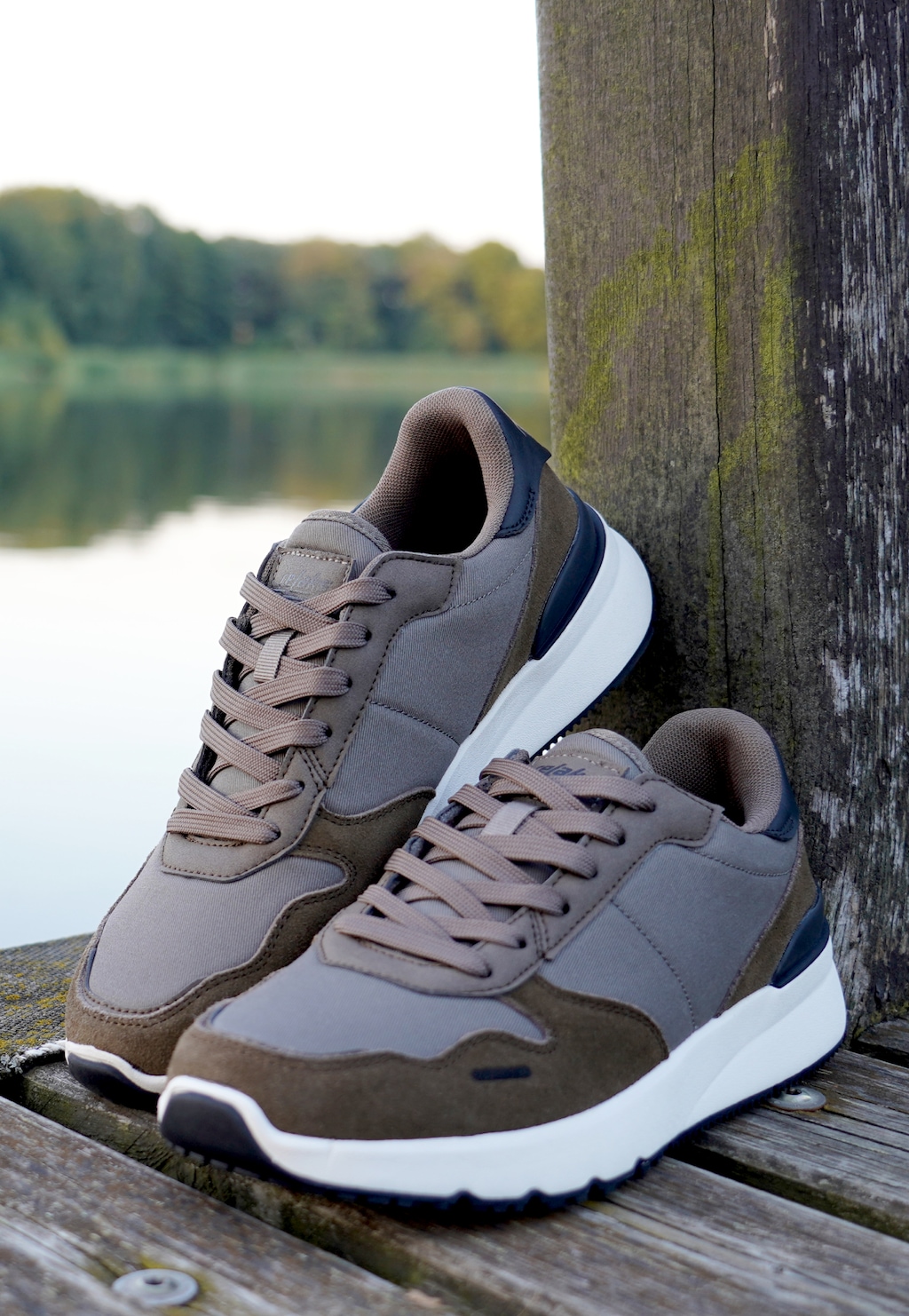 Pánské tenisky RELAKS s kontrastní podrážkou a vsadkami ze semišové useně R10116-87 Widok 1