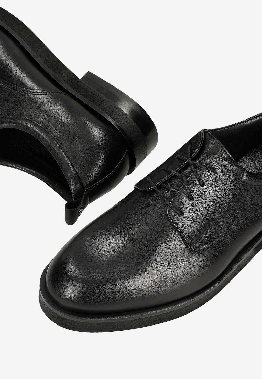 Czarne skórzane półbuty damskie sznurowane 46360-51 Widok 7