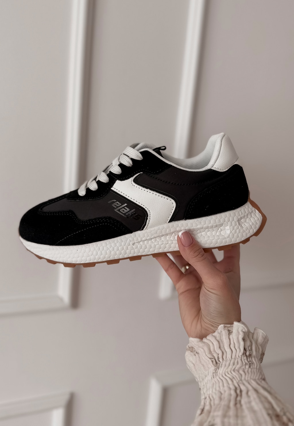 Černo-bílé tenisky RELAKS R46175-11 Widok 1