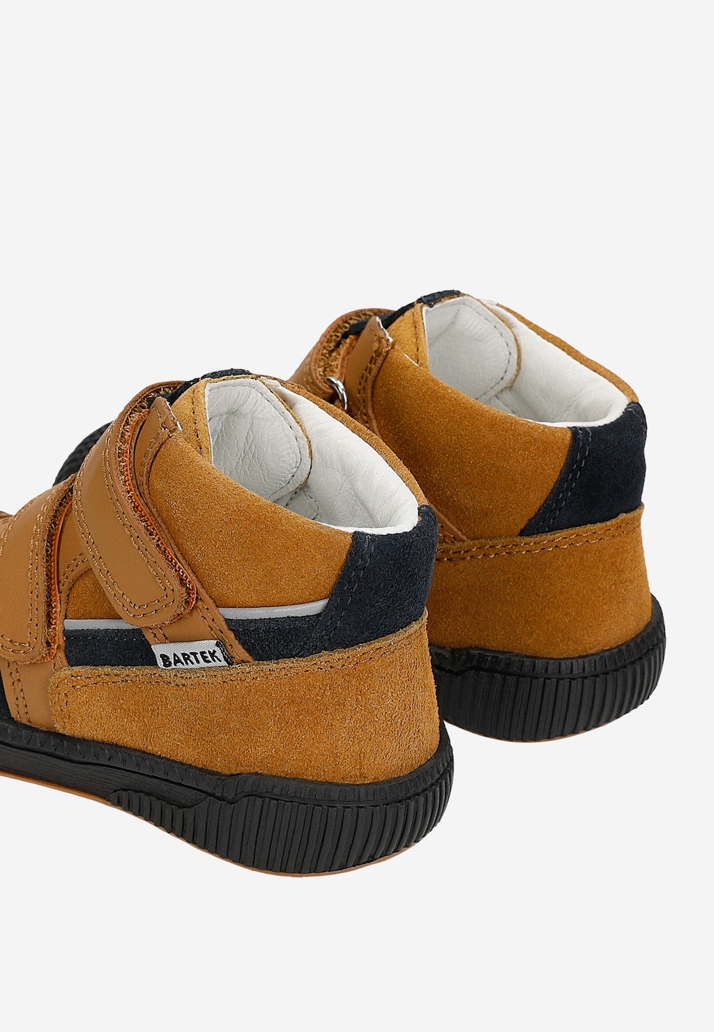 Hnedé kožené chlapčenské členkové topánky s čiernymi vložkami BARTEK 86316-73 Widok 8