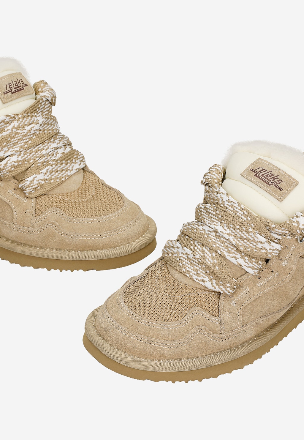 Beżowe niskie śniegowce z puchatym językiem i grubymi sznurówkami R64013-84 Widok 7