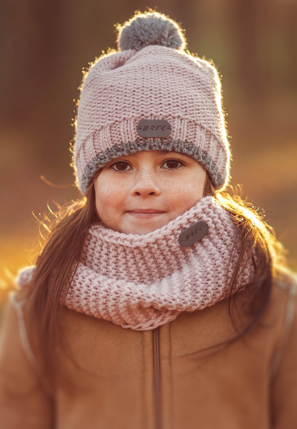 Růžová sada BARTEK pro holčičku čepice s reflexním bambulí + nákrčník Widok 8