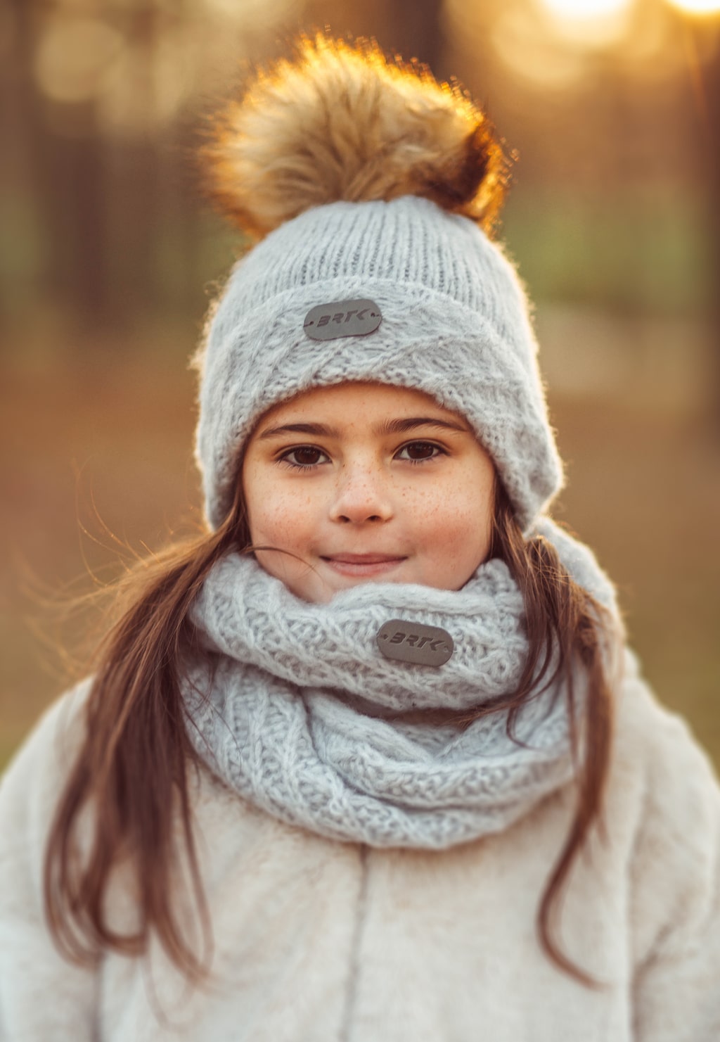 Szary zestaw BARTEK z wełną merino 85602-80 czapka z puchatym pomponem + komin Widok 5