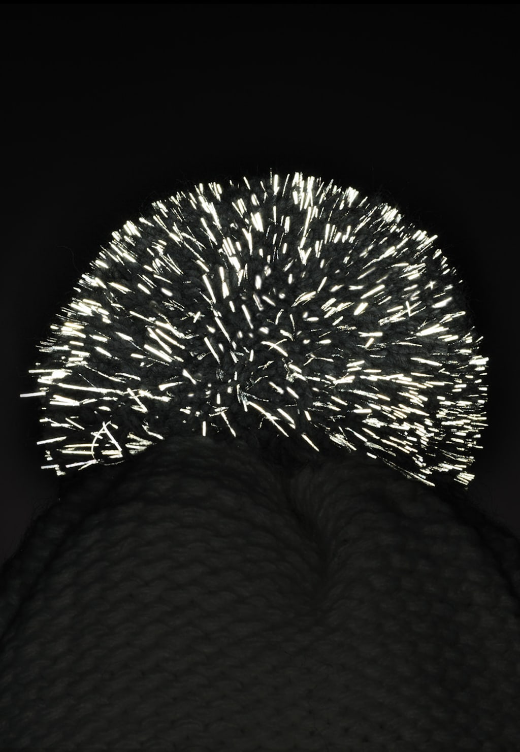 Biały zestaw BARTEK 85605-89 czapka z odblaskowym pomponem i komin Widok 6