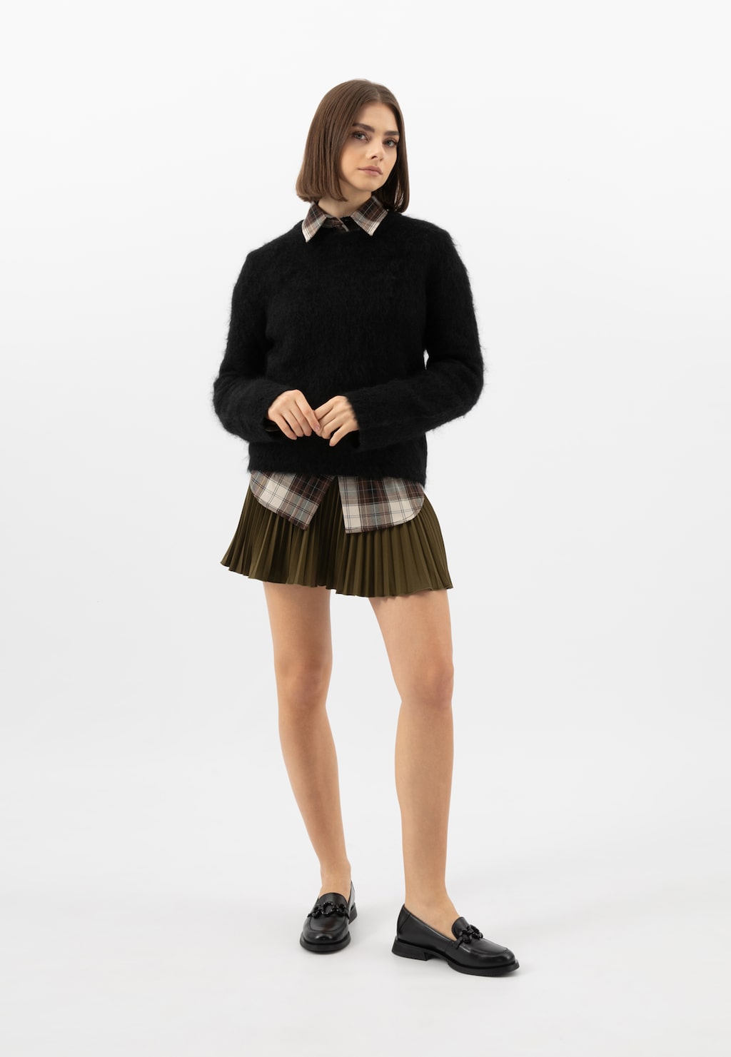 Czarne skórzane mokasyny damskie z błyszczącą ozdobą 46353-51 Widok 1