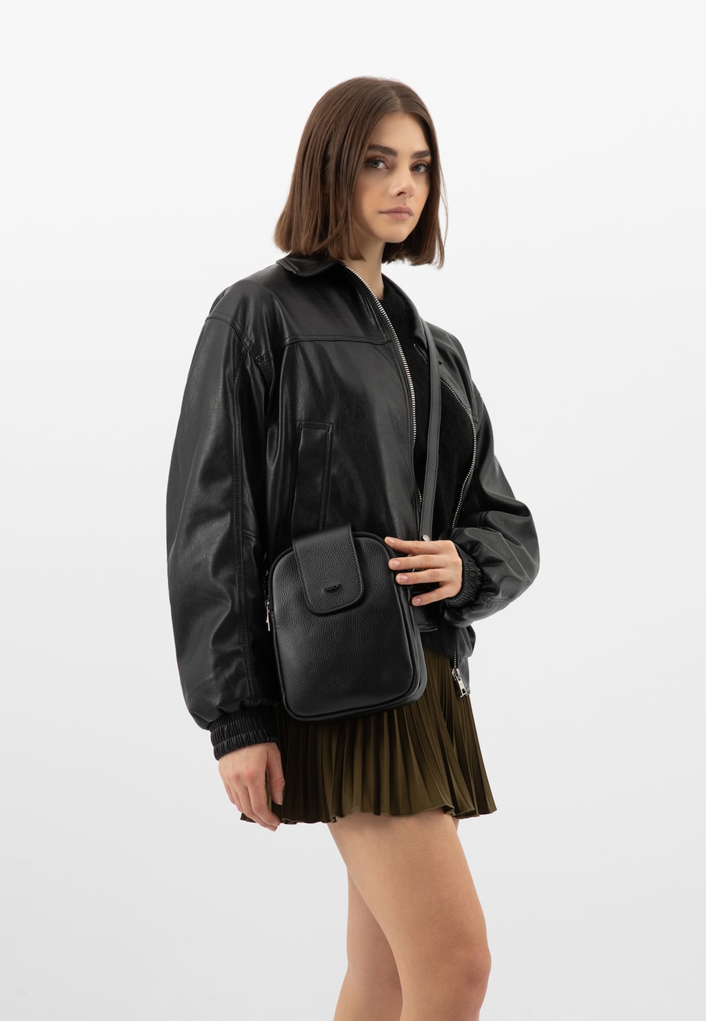 Mała czarna torebka na ramię ze skóry licowej 80433-51 Widok 9