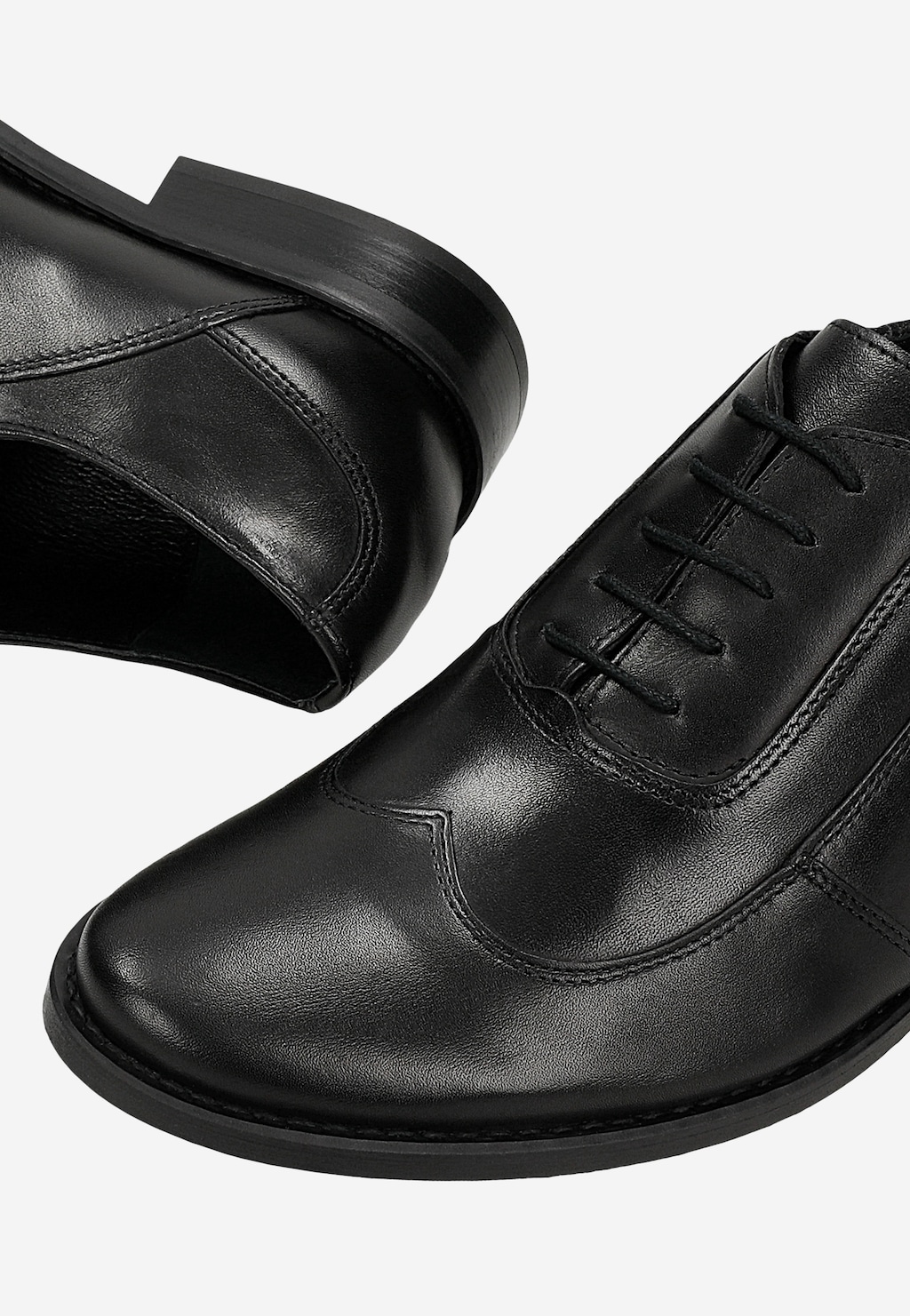 Czarne sznurowane półbuty damskie ze skóry licowej DC0842-51 Widok 6