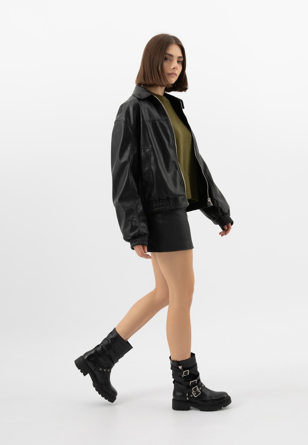 Czarne skórzane bikery z czterema klamrami 55313-51 Widok 10