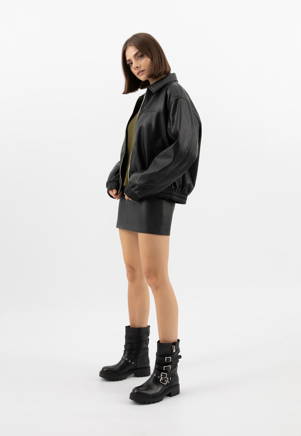 Czarne skórzane bikery z czterema klamrami 55313-51 Widok 1