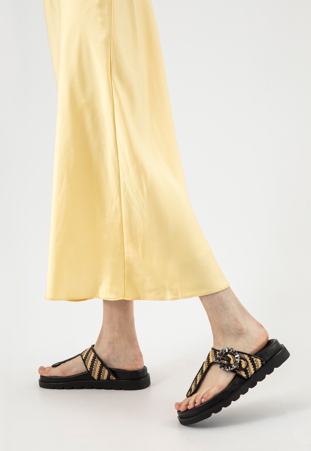 Černé žabky s rafií a ozdobnou přezkou 74153-80 Widok 8