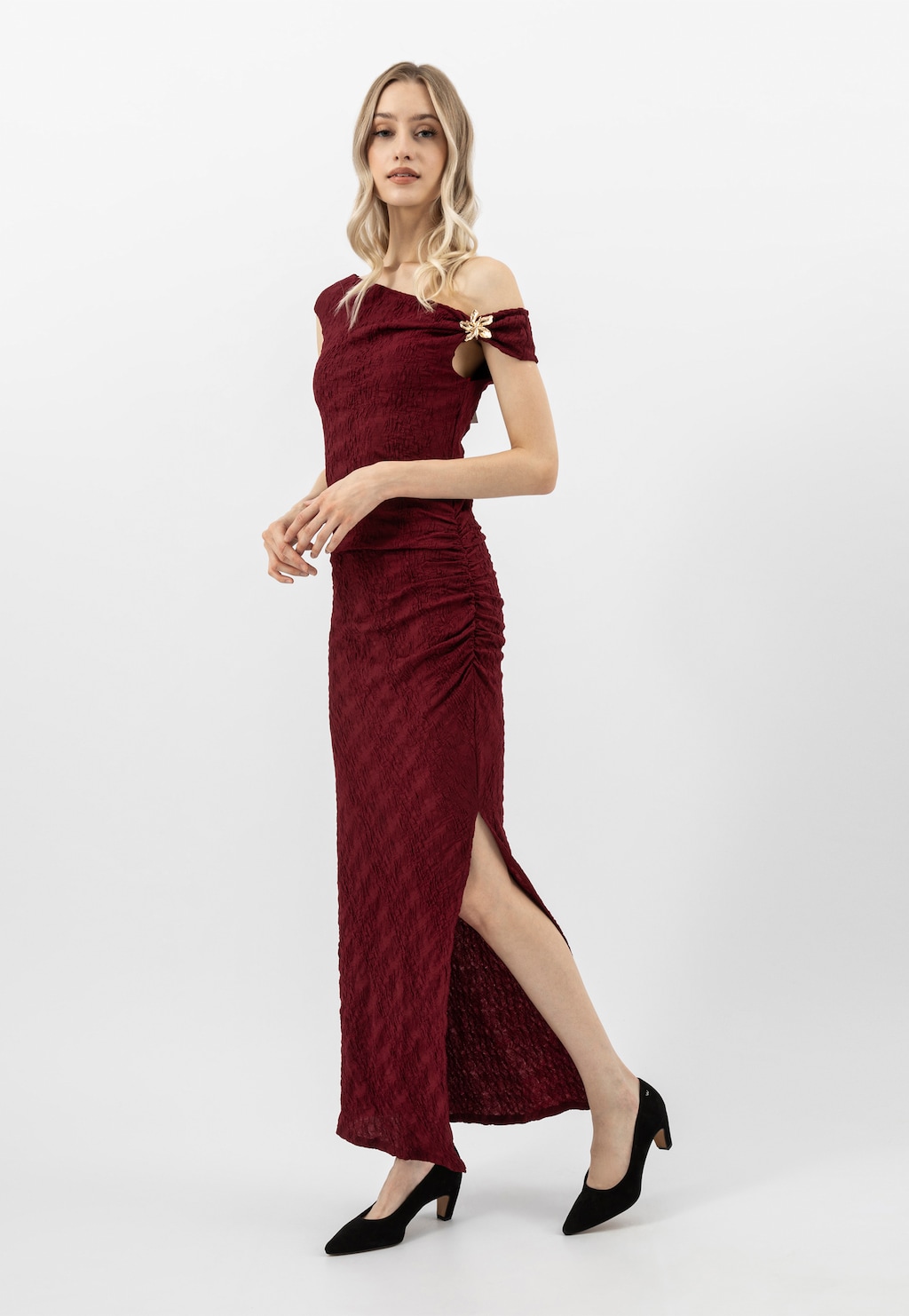 Czarne welurowe czółenka damskie na grubym obcasie 35172-61 Widok 9