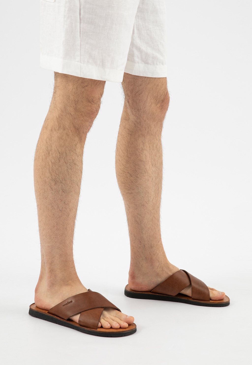 Jasnobrązowe klapki męskie z krzyżującymi się paskami 32023-52 Widok 7
