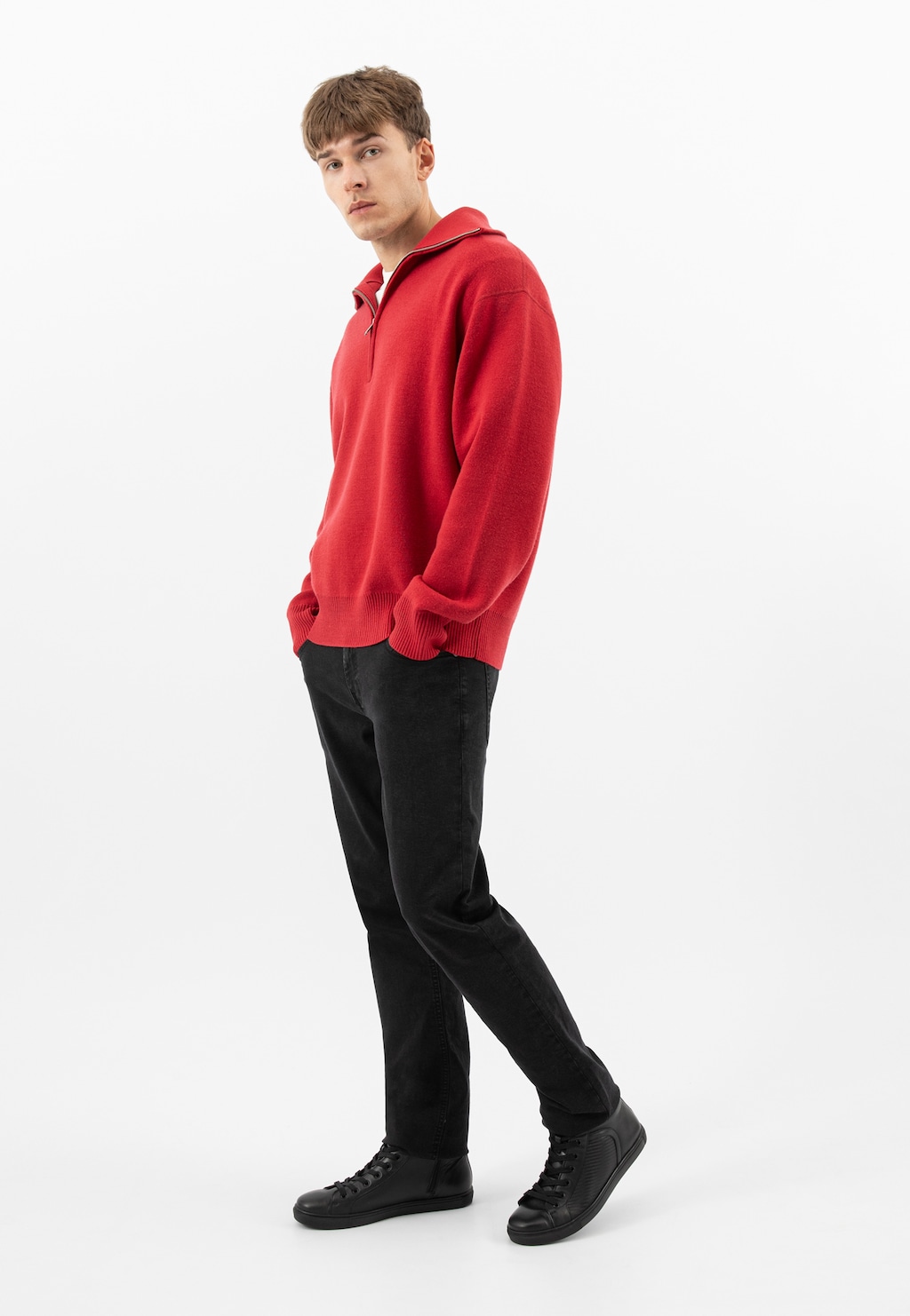 Czarne trampki męskie z ozdobnymi tłoczonymi elementami 24026-71 Widok 1