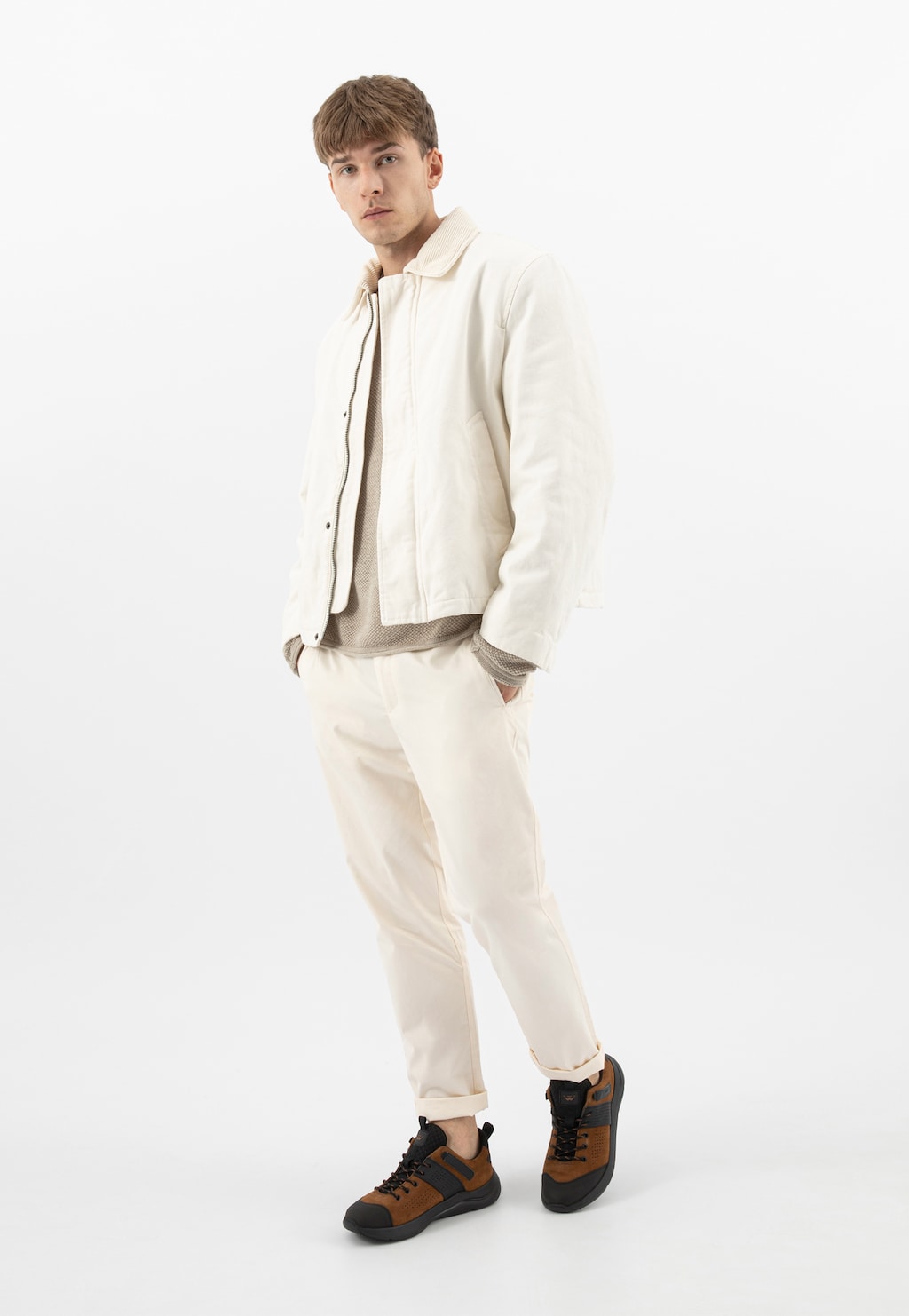 Brązowe niskie trekkingi męskie z czarnymi wstawkami 10261-83 Widok 10