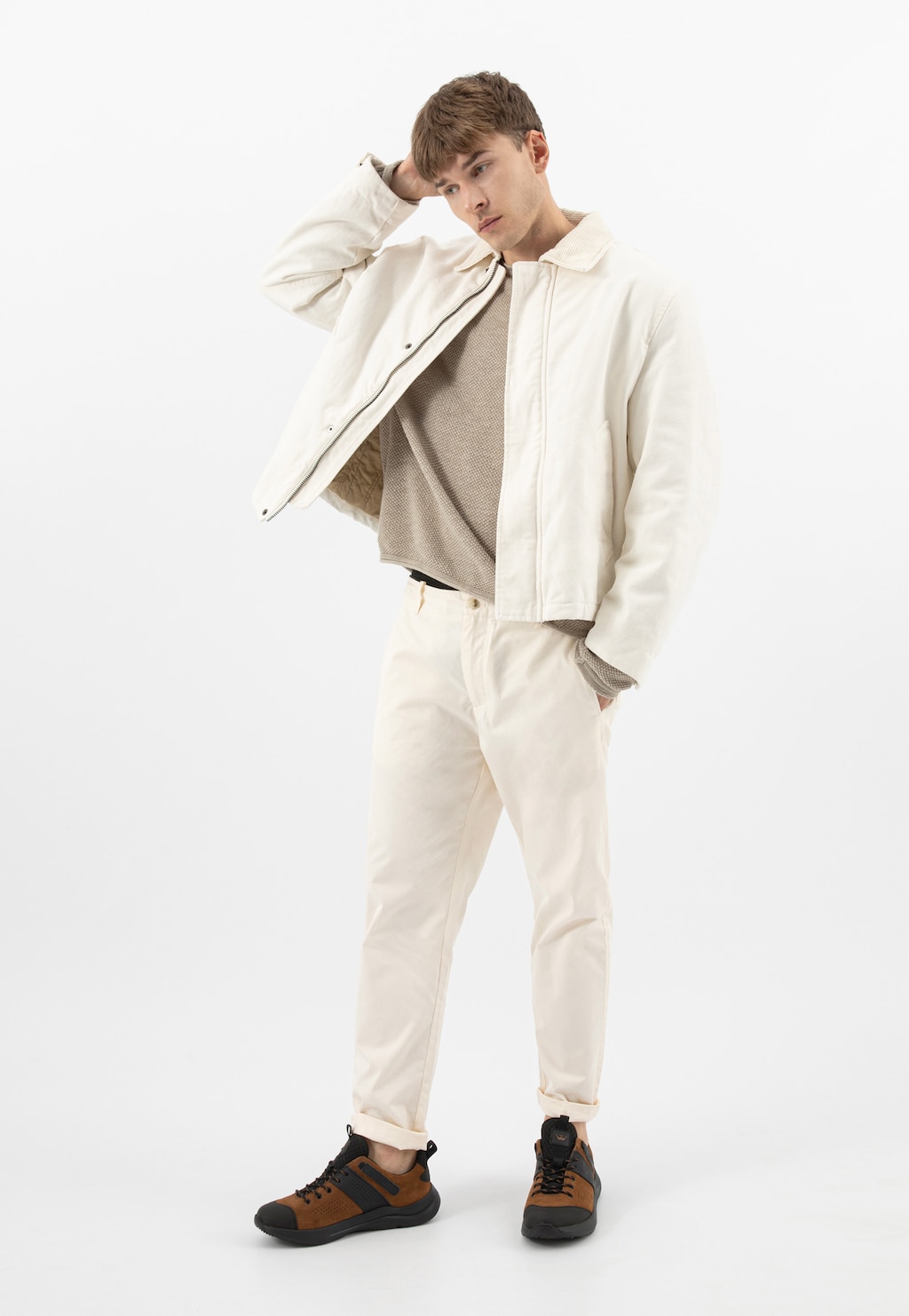 Brązowe niskie trekkingi męskie z czarnymi wstawkami 10261-83 Widok 1