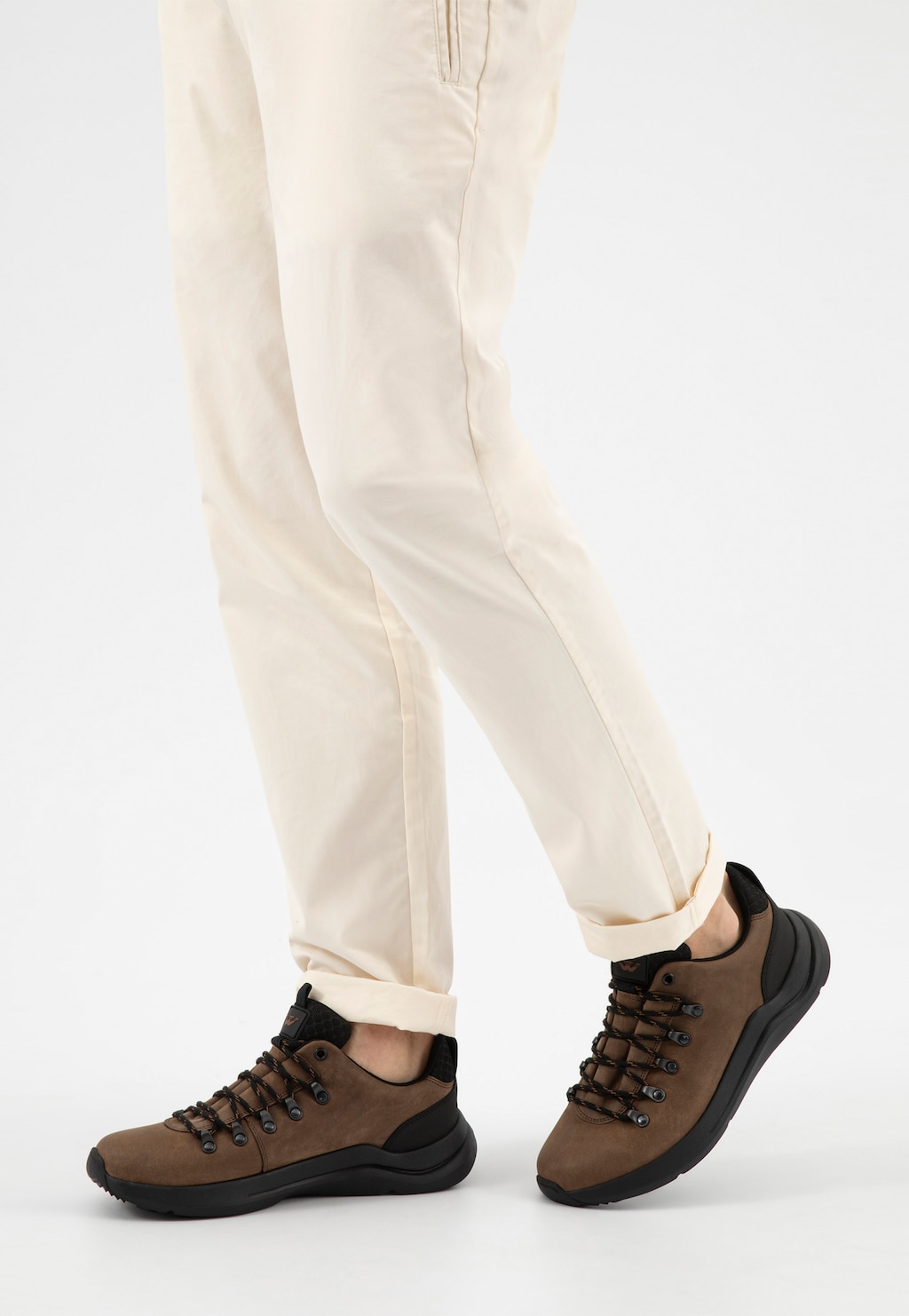 Hnědo-černé nízké pánské trekkingové boty z crazy horse kůže 10260-73 Widok 8