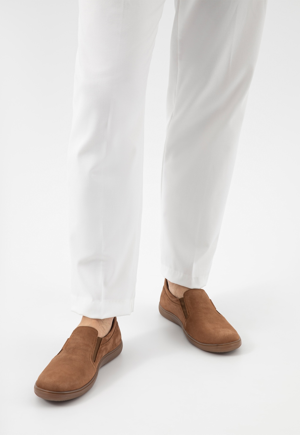 Brązowe wsuwane półbuty męskie z nubuku 10255-22 Widok 8