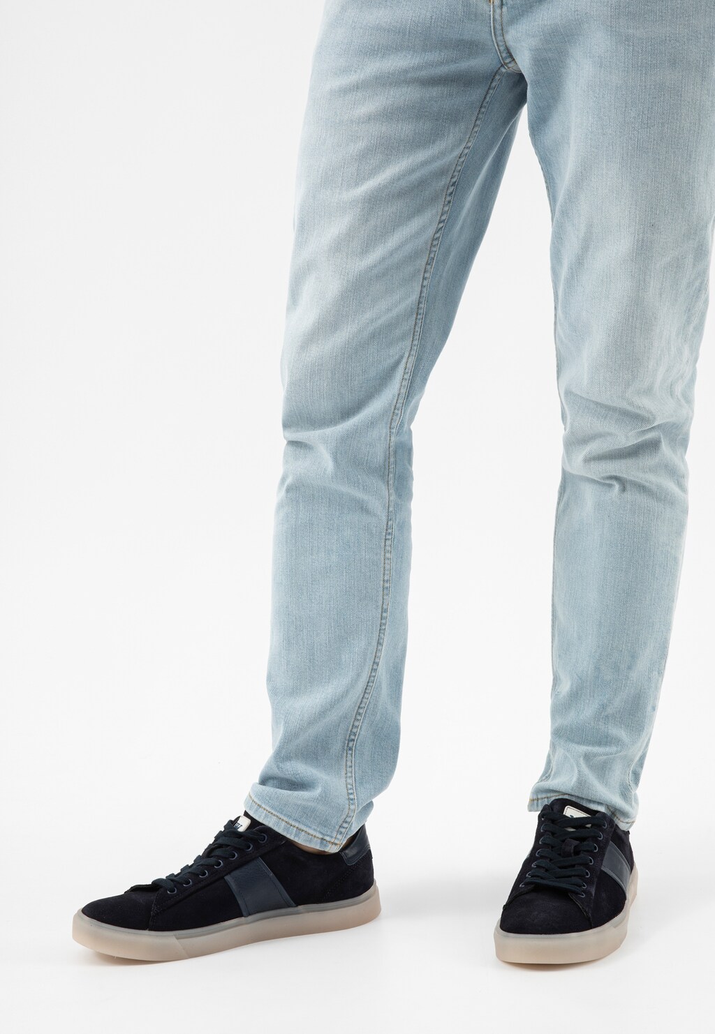 Granatowe trampki męskie z wstawką ze skóry  licowej 10246-66 Widok 9