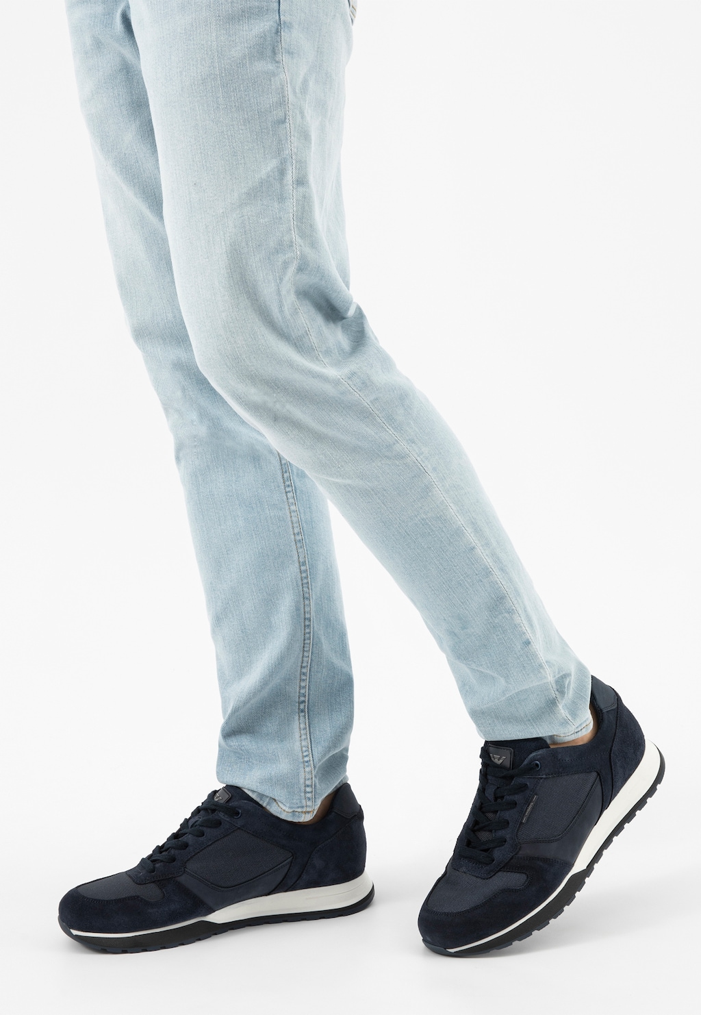 Granatowe sneakersy męskie z łączonych skór 10243-86 Widok 8