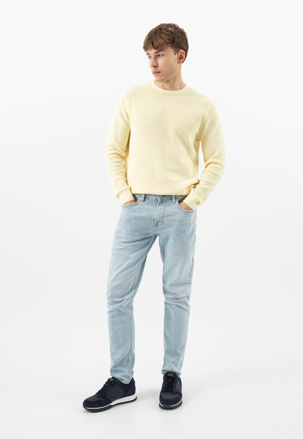 Granatowe sneakersy męskie z łączonych skór 10243-86 Widok 10