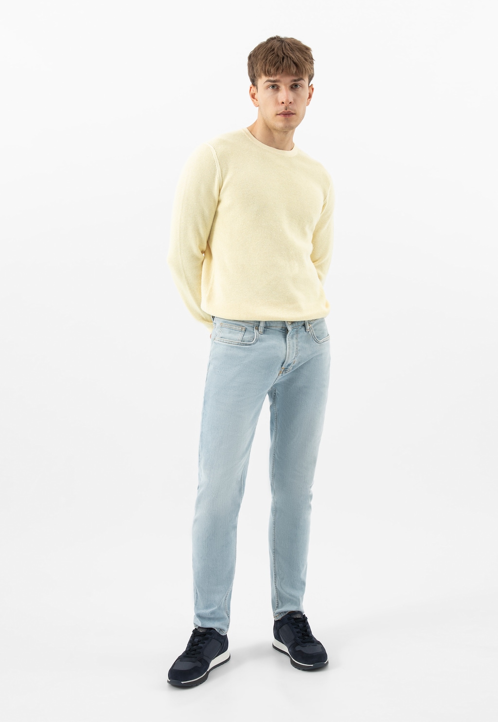 Granatowe sneakersy męskie z łączonych skór 10243-86 Widok 1