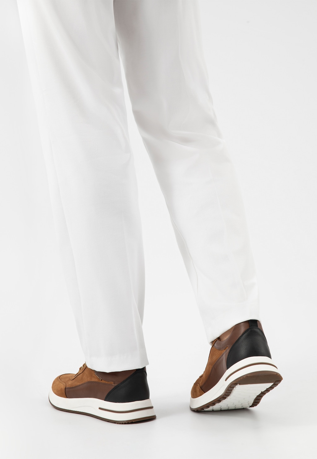 Brązowe sneakersy męskie z elementami ze skóry licowej 10245-73 Widok 8