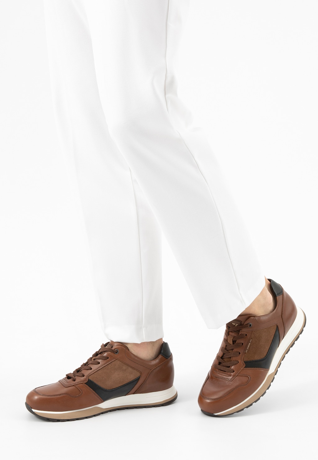 Brązowe półbuty męskie z łączonych skór 10243-73 Widok 9